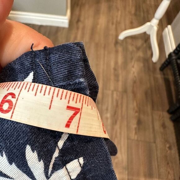 Men’s Barney Cools Navy and White Leaf Shorts 34 - Picture 6 of 7